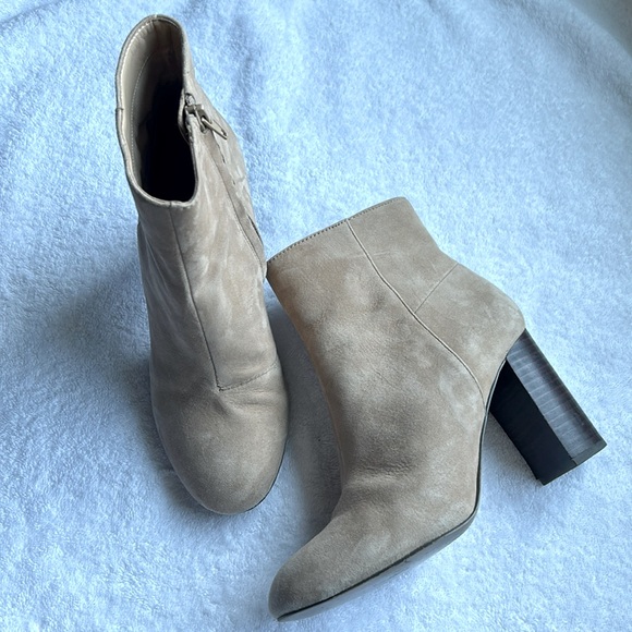 Banana Republic Cream Suede Ankle Boots - Picture 10 of 10